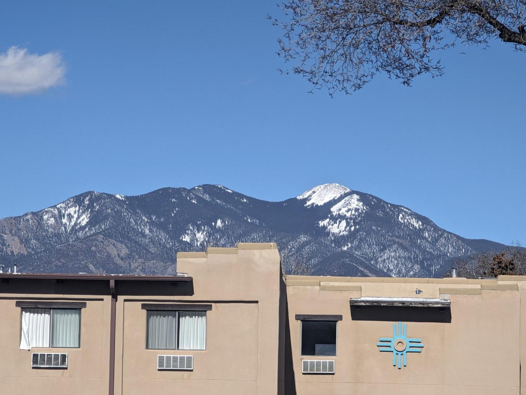 Sagebrush Inn&Suites Taos Exterior foto